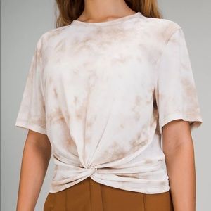 Lululemon Crescent Tee *Wash size 4 diamond dye light ivory Sahara